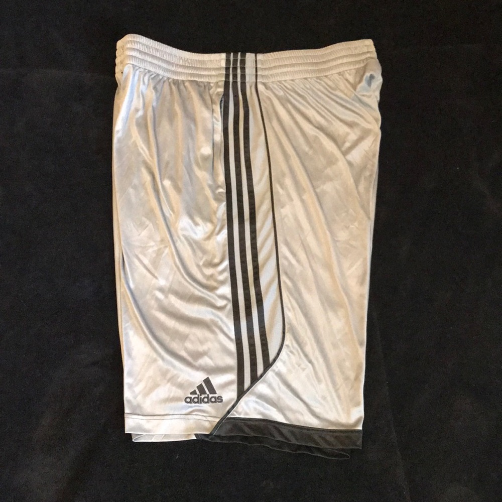 Adidas Men Shorts - like New 🎉🎉🥳🥳